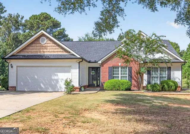 Photo 1 of Sale Pending at 800 Custom Ln, Winder, GA 30680 | MLS# 10833805 | Listing updated on 2026-09-16