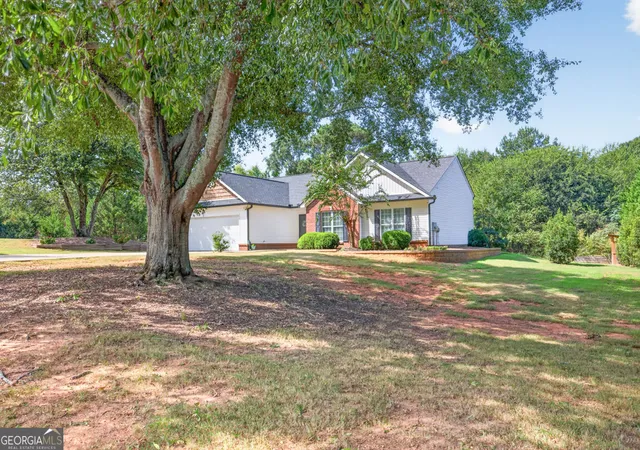 Photo 3 of Sale Pending at 800 Custom Ln, Winder, GA 30680 | MLS# 10833805 | Listing updated on 2026-09-16
