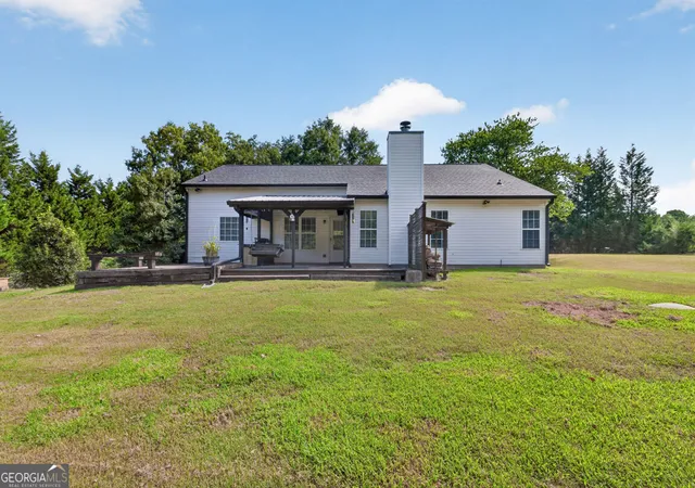 Photo 4 of Sale Pending at 800 Custom Ln, Winder, GA 30680 | MLS# 10833805 | Listing updated on 2026-09-16