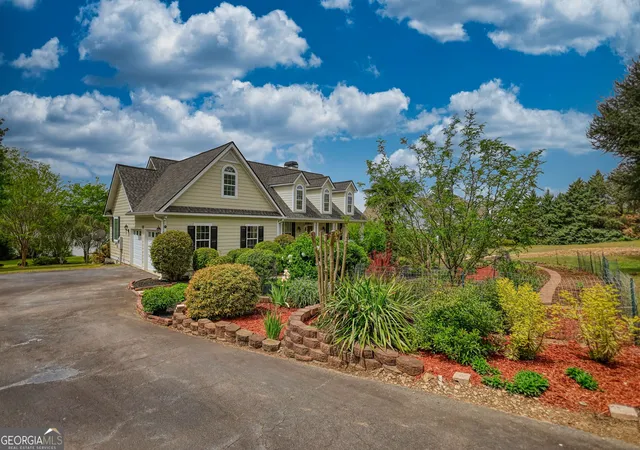 Photo 4 of Single family home for sale at 1031 Shoreline Dr, Madison, GA 30650 | MLS# 10735055 | Listing updated on 2026-08-10