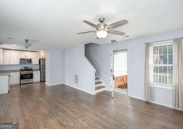 Photo 3 of Sale Pending at 126 W Oaks Pl, Woodstock, GA 30188 | MLS# 10811382 | Listing updated on 2026-09-09