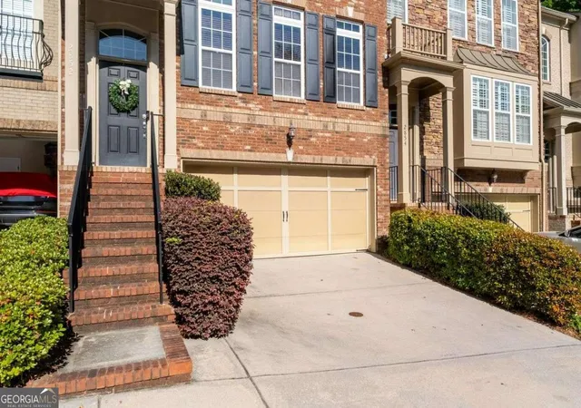 Photo 3 of Townhouse for sale at 2852 Overlook Ct NE, Atlanta, GA 30324 | MLS# 10735179 | Listing updated on 2026-09-08