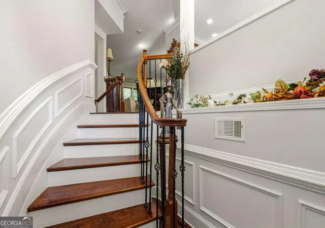 Photo 4 of Townhouse for sale at 2852 Overlook Ct NE, Atlanta, GA 30324 | MLS# 10735179 | Listing updated on 2026-09-08