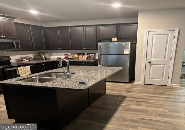 Photo 4 of Townhouse for sale at 4915 Lower Elm St, Atlanta, GA 30349 | MLS# 10571530 | Listing updated on 2025-08-11