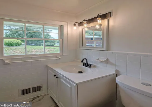 Photo 4 of Single family home for sale at 13 Brown St, Toccoa, GA 30577 | MLS# 10792985 | Listing updated on 2026-10-12