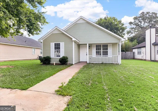 Photo 2 of Single family home for sale at 115 Kensington Cir, Warner Robins, GA 31093 | MLS# 10835057 | Listing updated on 2026-09-11