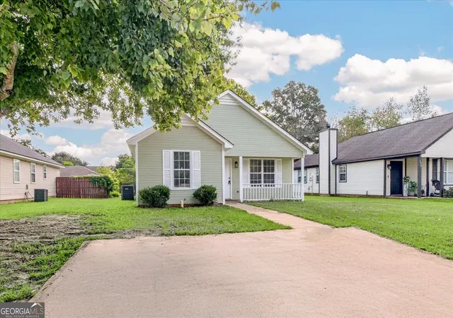 Photo 3 of Sale Pending at 115 Kensington Cir, Warner Robins, GA 31093 | MLS# 10835057 | Listing updated on 2026-09-15