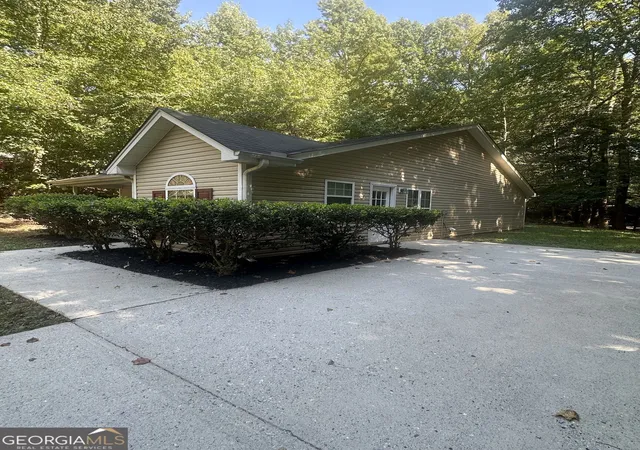 Photo 3 of Sale Pending at 69 Autumn Dr, Nicholson, GA 30565 | MLS# 10836099 | Listing updated on 2026-10-06