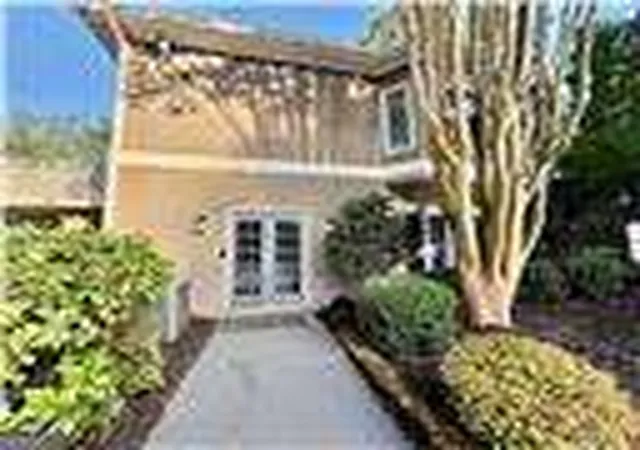 Listing Photo 2 - Condo for sale in building located at 11 Saint Claire Ln NE, Atlanta, GA 30324 - Unit #