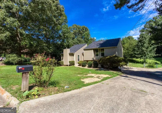 Photo 3 of Sale Pending at 1931 Brennan Wy, Lithia Springs, GA 30122 | MLS# 10827433 | Listing updated on 2026-09-06