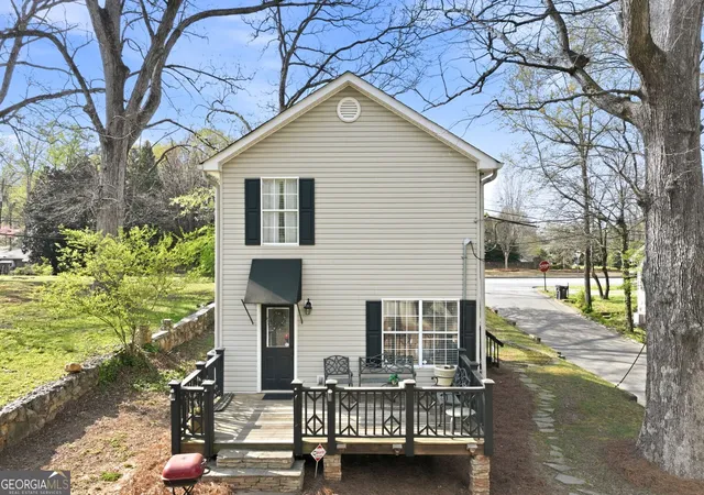 Photo 4 of Single family home for sale at 1326 Park Hl Dr, Gainesville, GA 30501 | MLS# 10720729 | Listing updated on 2026-09-07