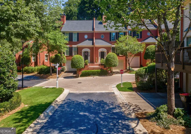 Photo 4 of Townhouse for sale at 1002 Defoors Mill Dr Nw, Atlanta, GA 30318 | MLS# 10781100 | Listing updated on 2026-10-08
