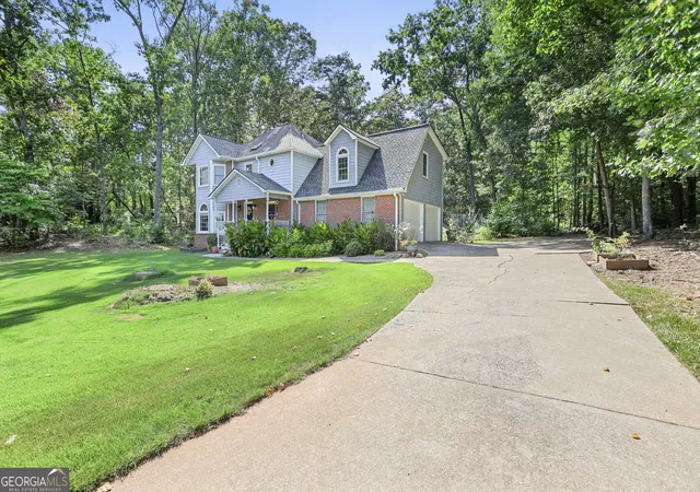 Photo 2 of Single family home for sale at 232 Lakewood Dr, Carrollton, GA 30117 | MLS# 10832434 | Listing updated on 2026-09-09