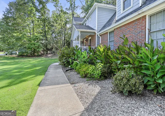 Photo 4 of Single family home for sale at 232 Lakewood Dr, Carrollton, GA 30117 | MLS# 10832434 | Listing updated on 2026-09-09