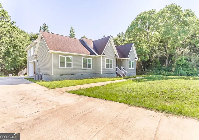 Photo 4 of Single family home for sale at 217 Cedar Lake Cir, Cordele, GA 31015 | MLS# 10792783 | Listing updated on 2026-09-22