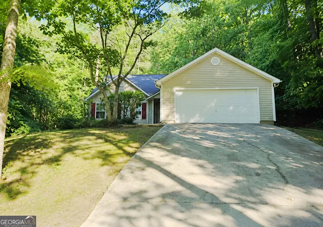 1st image of 300 Lakeside Dr, Covington, GA 30016 | MLS# 10789171