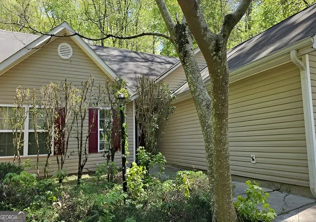 2nd image of 300 Lakeside Dr, Covington, GA 30016 | MLS# 10789171