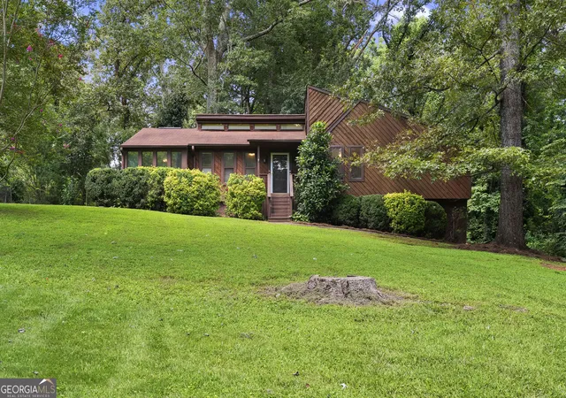 Photo 2 of Single family home for sale at 2656 Royal Oak Ct, Acworth, GA 30102 | MLS# 10828930 | Listing updated on 2026-09-15