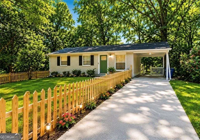 2nd image of 3560 Fairlane Dr Nw, Atlanta, GA 30331 | MLS# 10822979