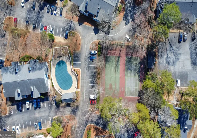 Listing Photo 2 - Condo for sale in building located at 201 Natchez Trace, Sandy Springs, GA 30350 - Unit #