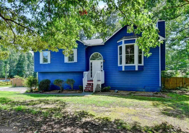 Photo 2 of Single family home for sale at 18 Silverthorne Ct, Douglasville, GA 30134 | MLS# 10814148 | Listing updated on 2026-10-17