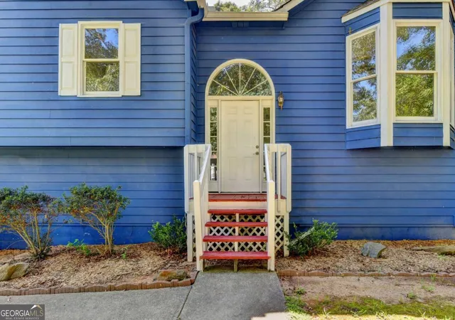 Photo 3 of Single family home for sale at 18 Silverthorne Ct, Douglasville, GA 30134 | MLS# 10814148 | Listing updated on 2026-10-17