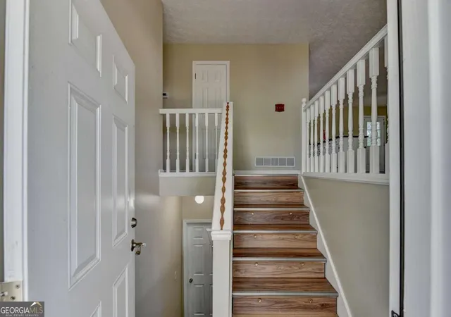 Photo 4 of Single family home for sale at 18 Silverthorne Ct, Douglasville, GA 30134 | MLS# 10814148 | Listing updated on 2026-10-17