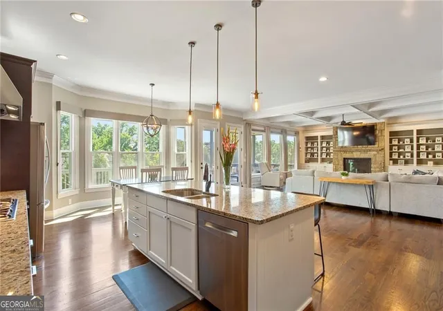 Photo 4 of Single family home for sale at 4130 Cougar Pt Ne, Marietta, GA 30066 | MLS# 10833871 | Listing updated on 2026-09-13