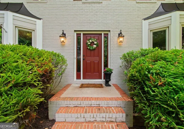Photo 3 of Sale Pending at 1811 Yorkshire Dr, Woodstock, GA 30189 | MLS# 10811279 | Listing updated on 2026-08-26