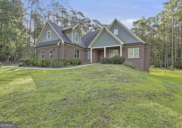 Photo 4 of Single family home for sale at 215 Kingswood Ln, Fayetteville, GA 30215 | MLS# 10810533 | Listing updated on 2026-09-04