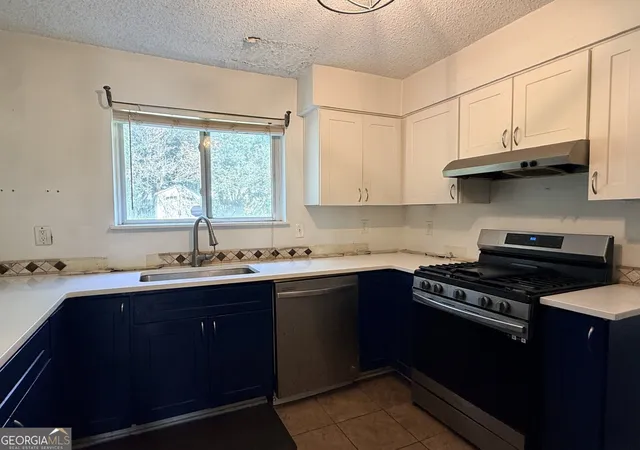 Photo 3 of Single family home for sale at 844 Chapman Cir, Stone Mountain, GA 30088 | MLS# 10832070 | Listing updated on 2026-10-16
