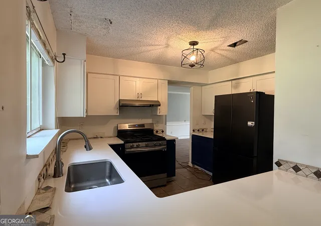 Photo 4 of Single family home for sale at 844 Chapman Cir, Stone Mountain, GA 30088 | MLS# 10832070 | Listing updated on 2026-10-16