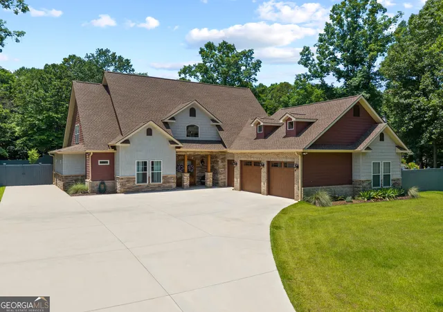 Photo 1 of Single family home for sale at 218 Riverlake Rd, Fair Play, SC 29643 | MLS# 10801336 | Listing updated on 2026-09-15