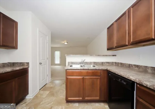 Photo 4 of Townhouse for sale at 2543 Piering Dr, Lithonia, GA 30038 | MLS# 10817734 | Listing updated on 2026-09-25
