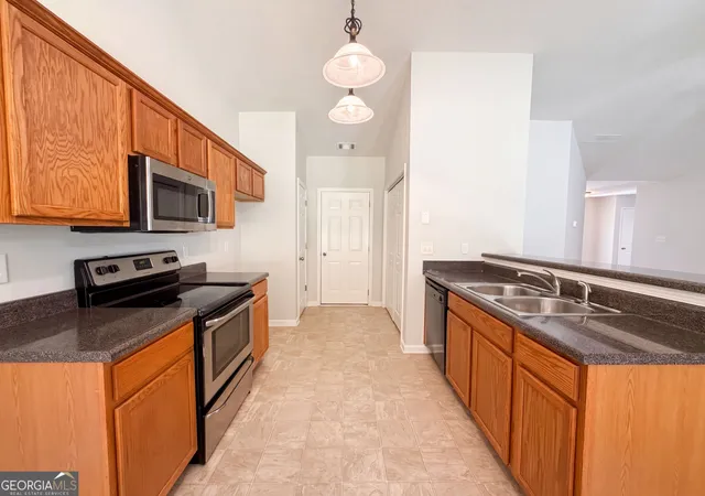 2nd image of 211 Logan Creek Ln, Dallas, GA 30132 | MLS# 10821037