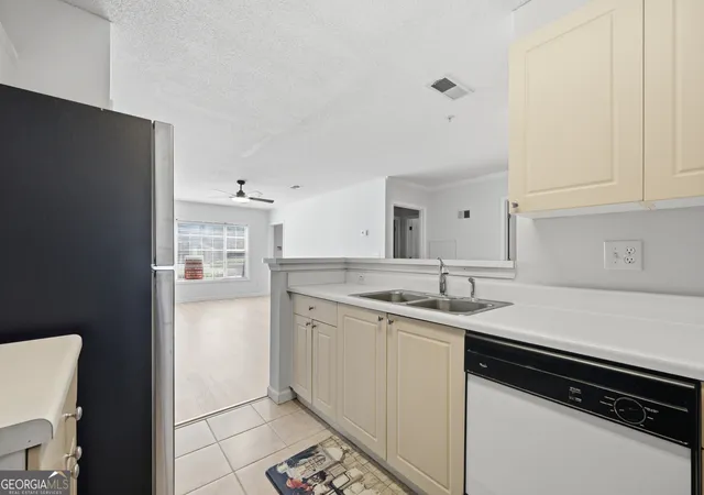 2nd image of 812 Vinings Forest Ln Se, Smyrna, GA 30080 | MLS# 10755907