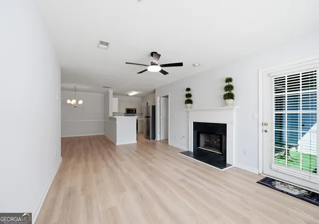 4th image of 812 Vinings Forest Ln Se, Smyrna, GA 30080 | MLS# 10755907