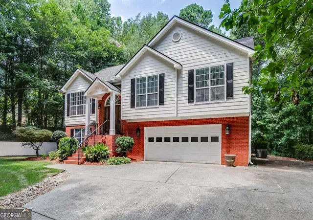 Photo 2 of Sale Pending at 1105 Tab Roberts Rd, Lawrenceville, GA 30043 | MLS# 10815285 | Listing updated on 2026-09-09