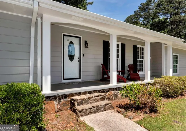 2nd image of 1847 Oak Ridge Ln, Lawrenceville, GA 30044 | MLS# 10758146