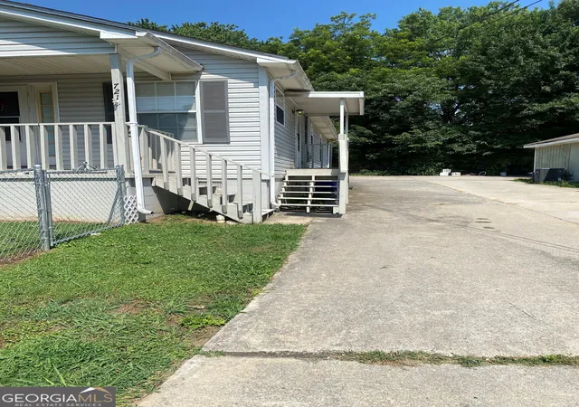 2nd image of 721 Mill St Se, Gainesville, GA 30501 | MLS# 10796127