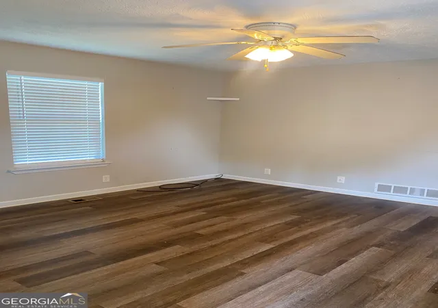 3rd image of 721 Mill St Se, Gainesville, GA 30501 | MLS# 10796127