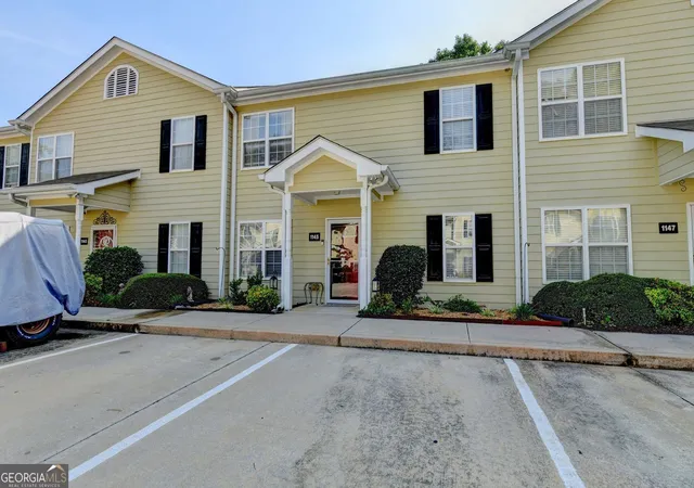 Photo 3 of Townhouse for sale at 1145 Riverside Ter, Gainesville, GA 30501 | MLS# 10830541 | Listing updated on 2026-09-04