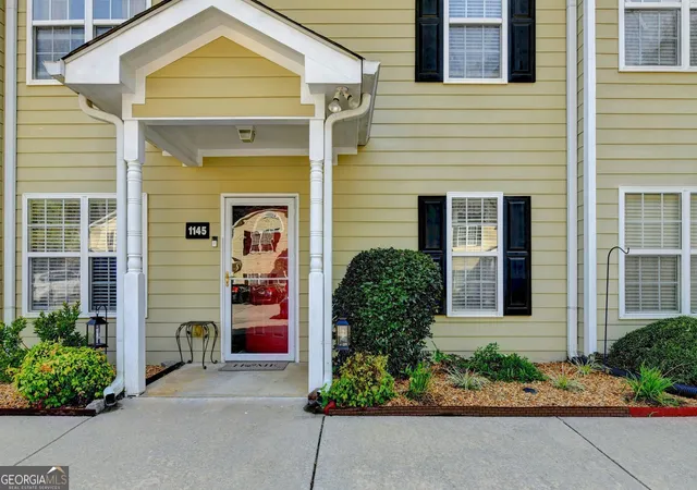 Photo 3 of Townhouse for sale at 1145 Riverside Ter, Gainesville, GA 30501 | MLS# 10830541 | Listing updated on 2026-10-08