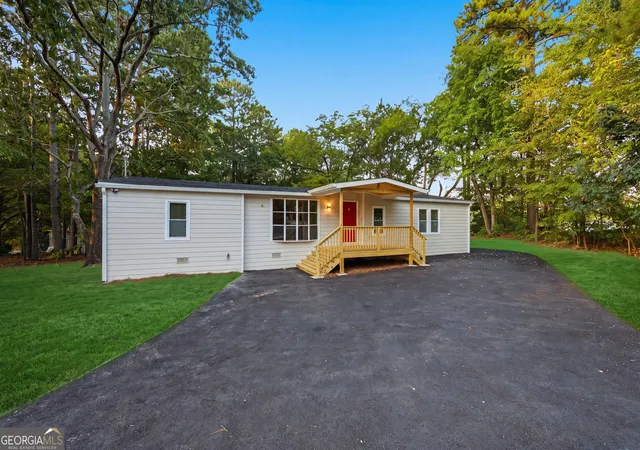 Photo 2 of Manufactured home for sale at 1077 New Hope Rd, Lawrenceville, GA 30045 | MLS# 10834571 | Listing updated on 2026-09-11