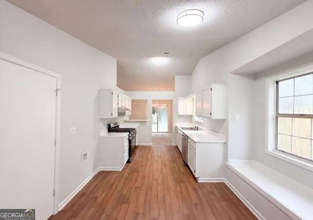 Photo 2 of Single family home for sale at 5810 Sailboat Pointe Nw, Acworth, GA 30101 | MLS# 10834978 | Listing updated on 2026-09-11