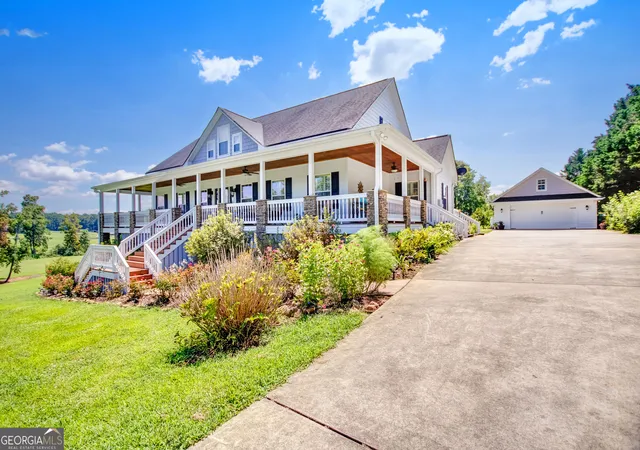Photo 3 of Single family home for sale at 2011 Lothridge Rd, Cleveland, GA 30528 | MLS# 10830791 | Listing updated on 2026-09-30