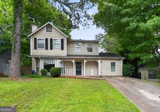 1st image of 939 Lake Dr Ct, Stone Mountain, GA 30088 | MLS# 10807174