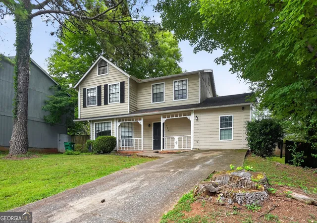 Photo 3 of Single family home for sale at 939 Lake Dr Ct, Stone Mountain, GA 30088 | MLS# 10807174 | Listing updated on 2026-10-16