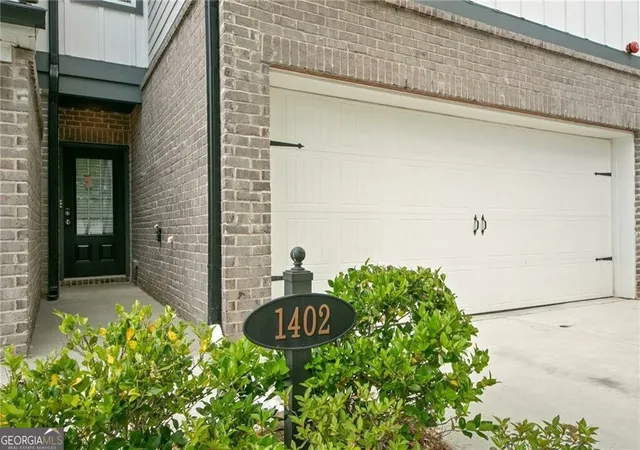 Photo 2 of Townhouse for sale at 1402 Vayda Ct, Marietta, GA 30066 | MLS# 10834175 | Listing updated on 2026-09-10