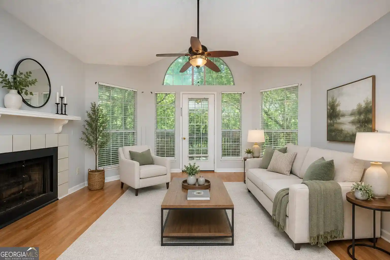 Listing Photo 2 - Condo for sale in 915 Wentworth Ct located at 915 Wentworth Ct, Alpharetta, GA 30022 - Unit 915 Wentworth Ct